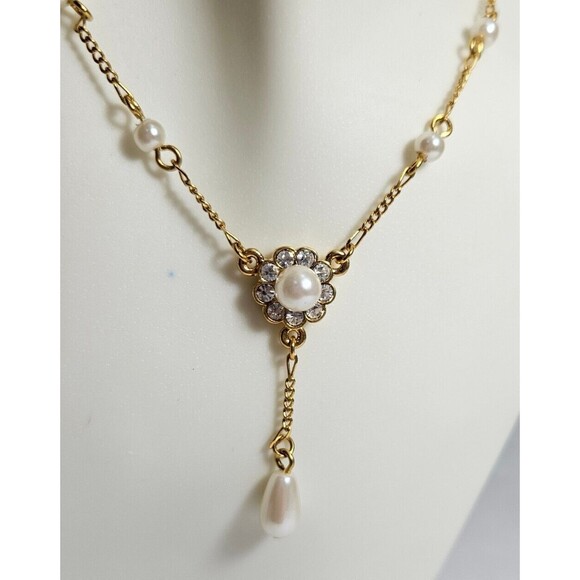 White Baroque Faux-Pearls Pendant Necklace. Gold-Look (Plastic). Preowned. - Picture 2 of 7